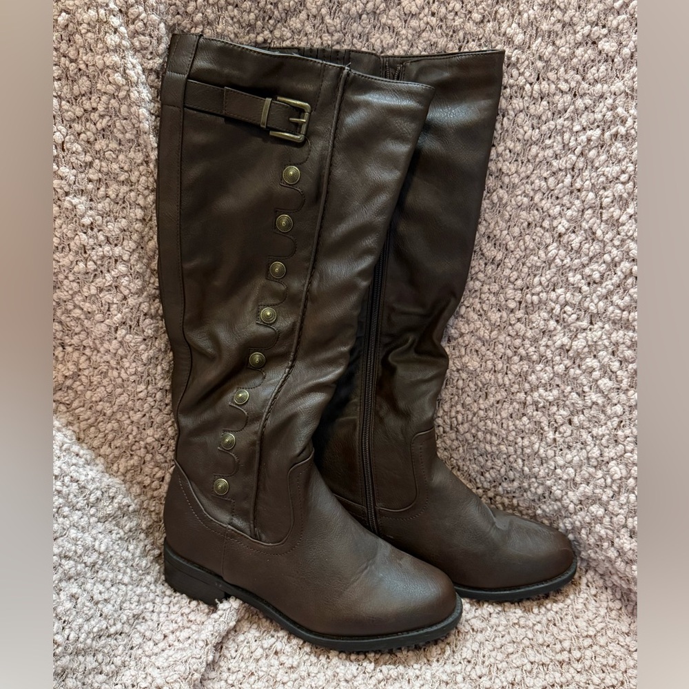 Dream Pairs Brown Boots, sz 9